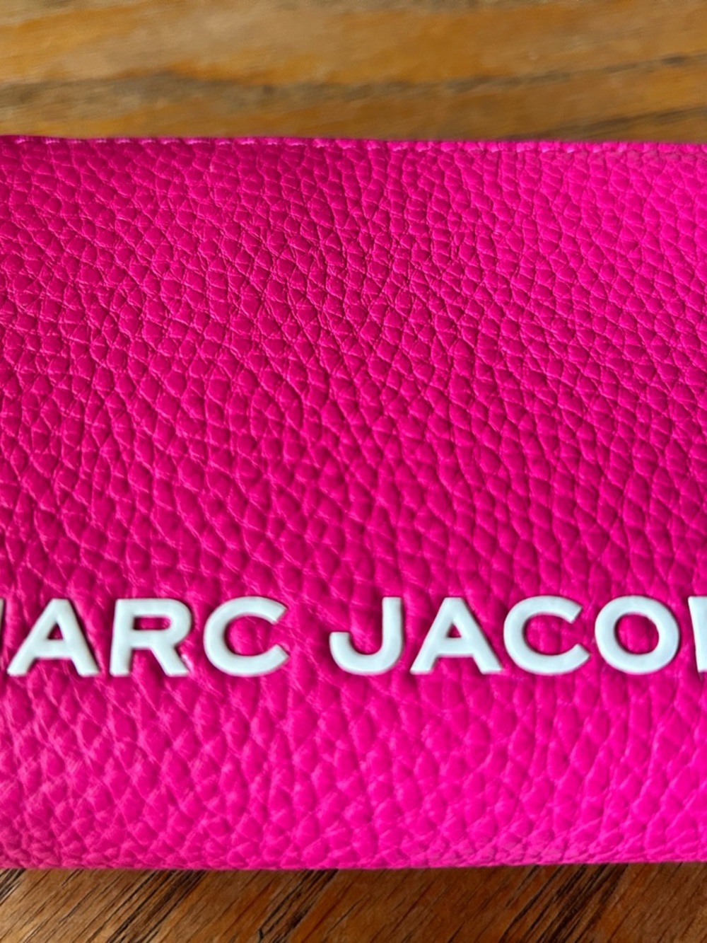 Marc Jacobs Bright Pink Pebbled Zip Wallet - Picture 3 of 5